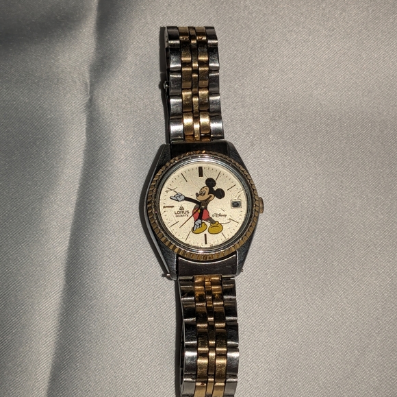 Vintage Lorus Disney Mikey Mouse watch - Picture 8 of 15